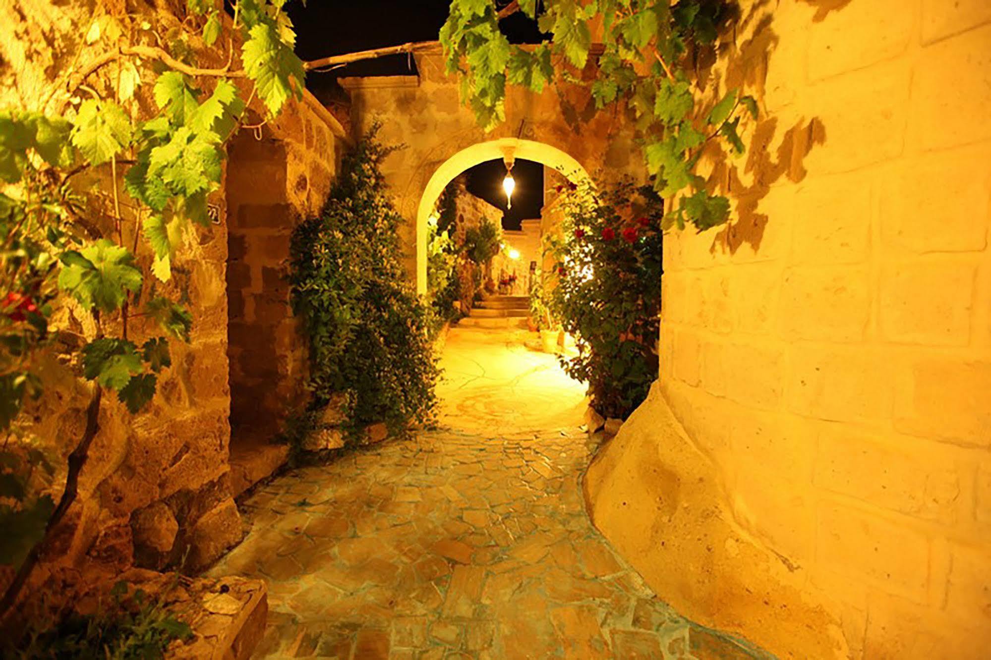 Blue Valley Cave Hotel Ürgüp Ngoại thất bức ảnh